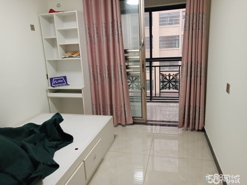 位置优越,环境优美,临近界师学校和明珠广场,附近是附小和一中